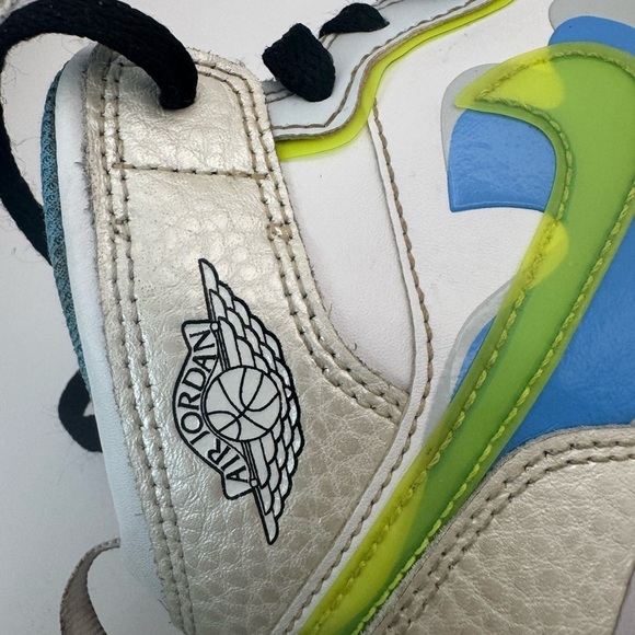 Air Jordan 1 Mid SE DV-1320-17 Size 2Y  Good Condition Green Swoosh Black Laces - Picture 13 of 16